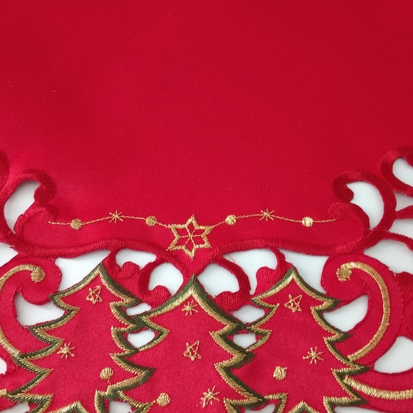 Christmas Round Table Topper - Picture 4 of 4